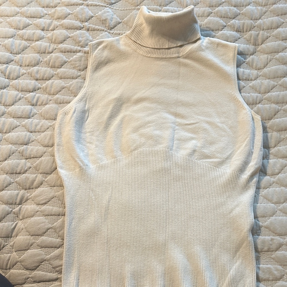 White House Black Market Cream Turtleneck Sweater